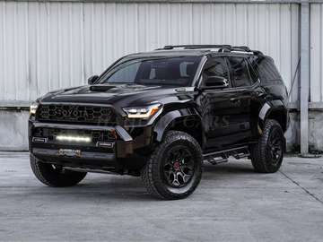 2025 TRD PRO 4x4 € 84500 +PREDATOR DROP STEP
