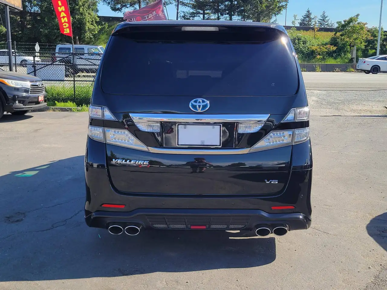 Toyota Alphard снимка Toyota Alphard