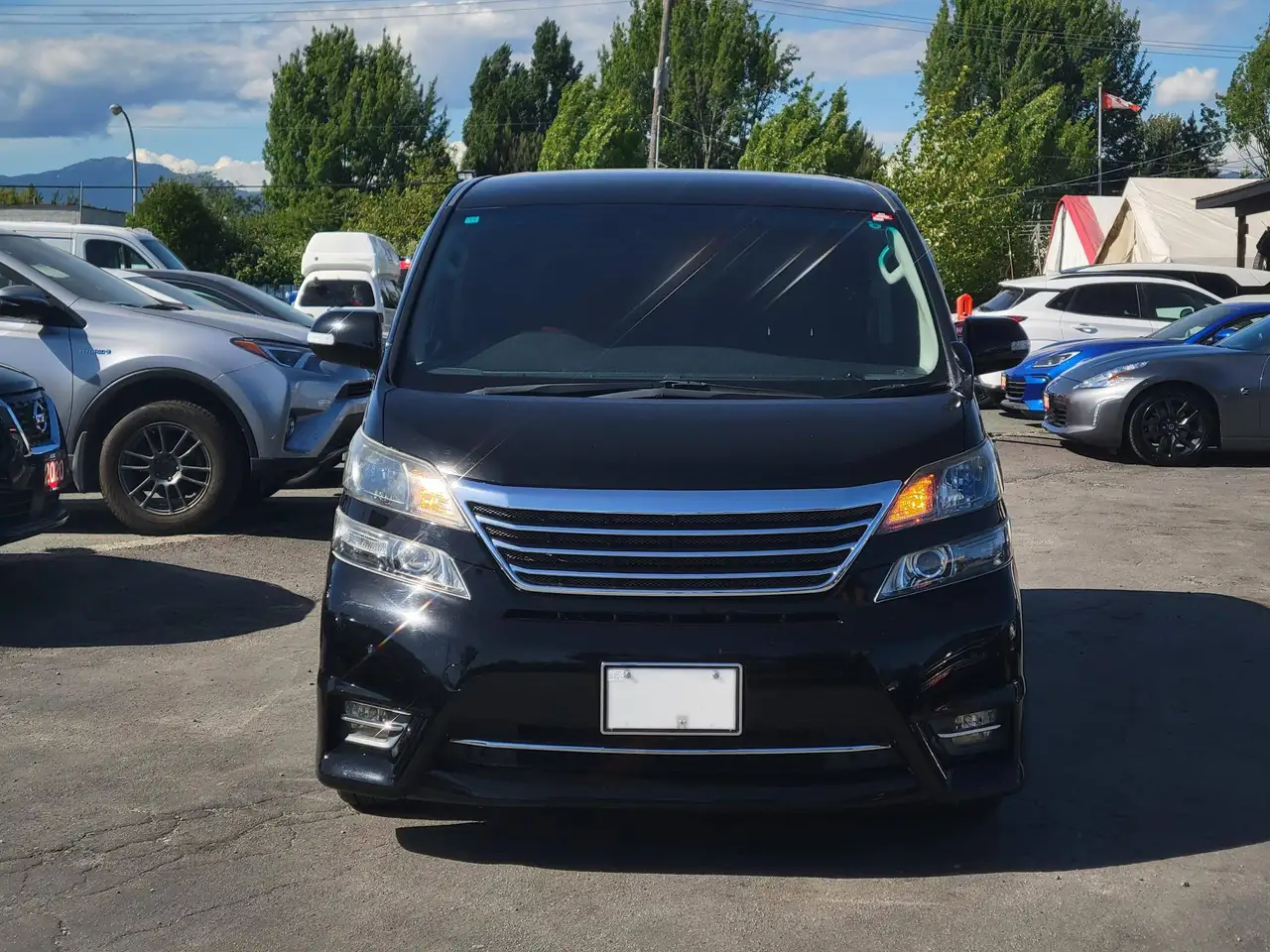Toyota Alphard снимка Toyota Alphard