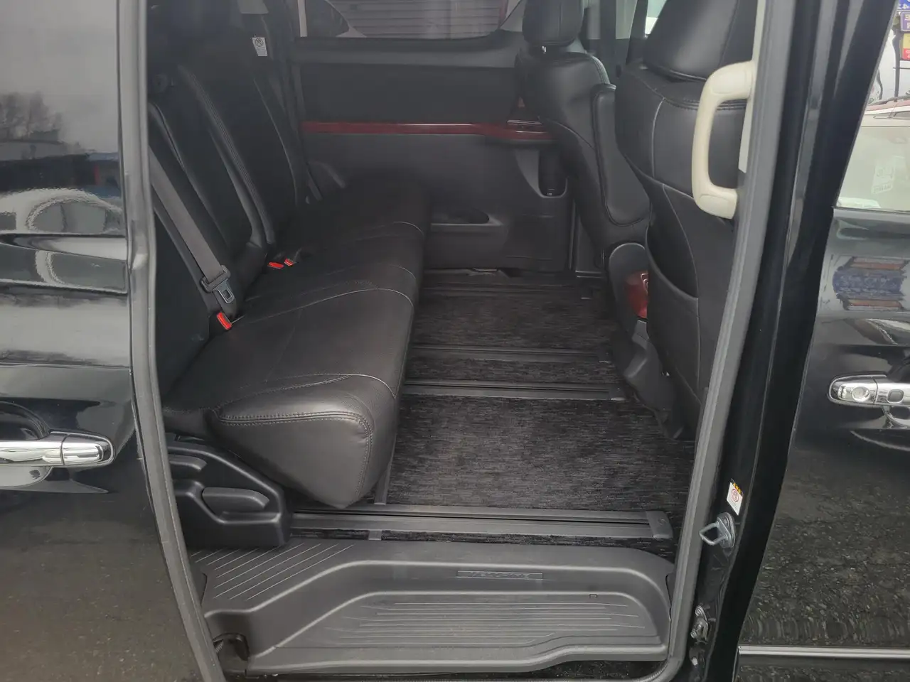 Toyota Alphard снимка Toyota Alphard