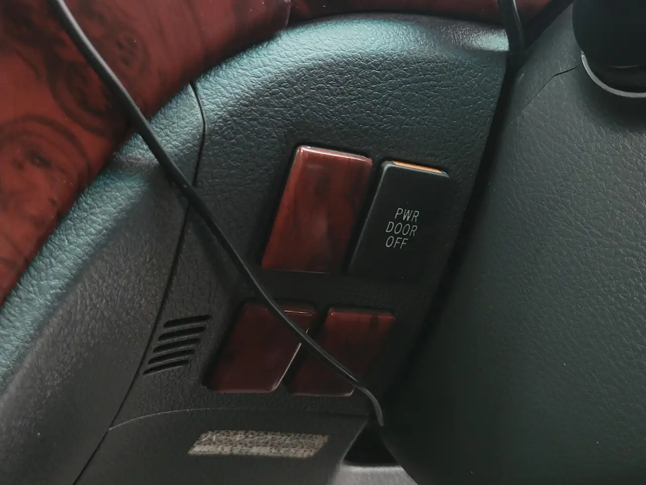 Toyota Alphard снимка Toyota Alphard