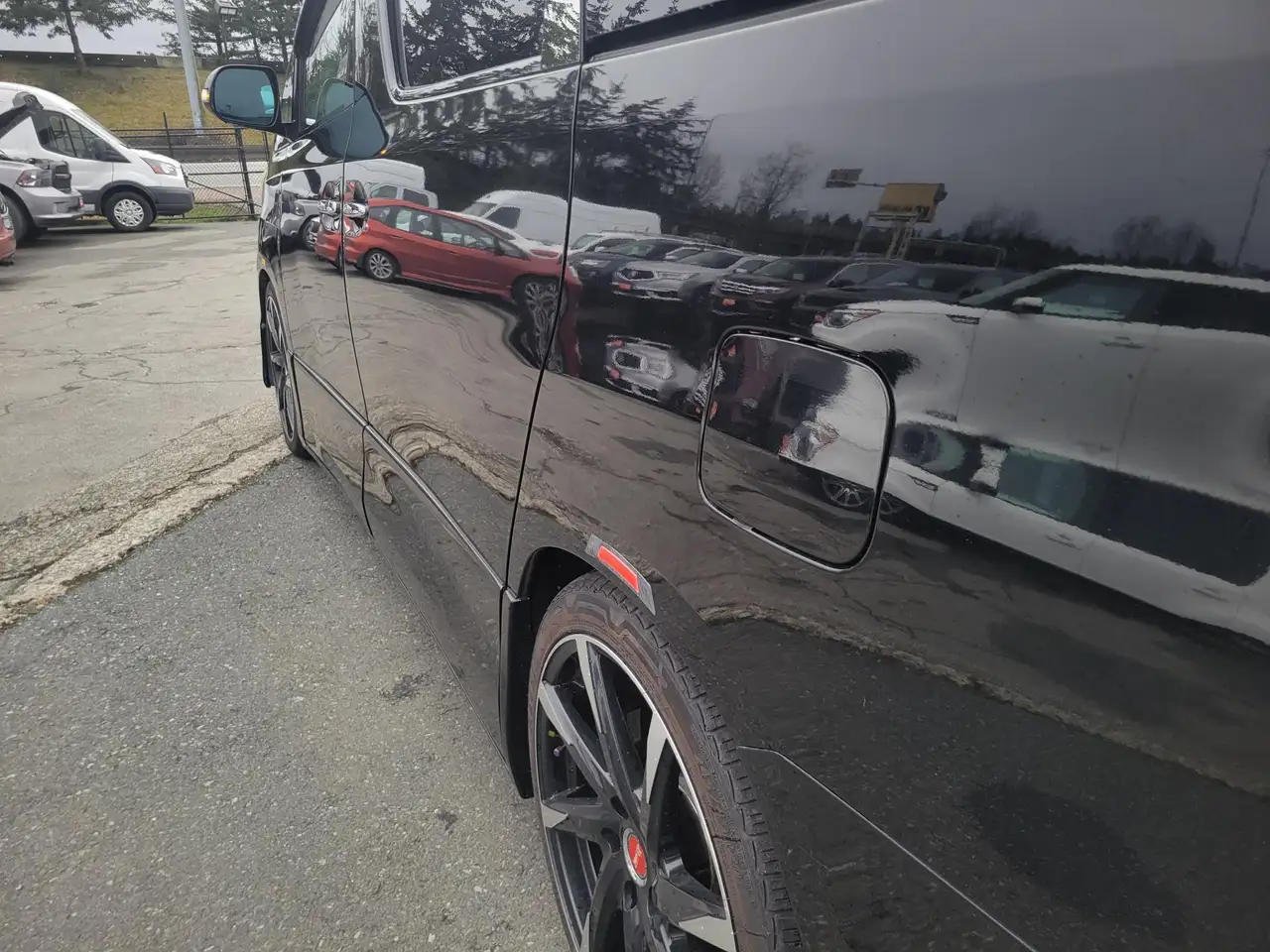 Toyota Alphard снимка Toyota Alphard