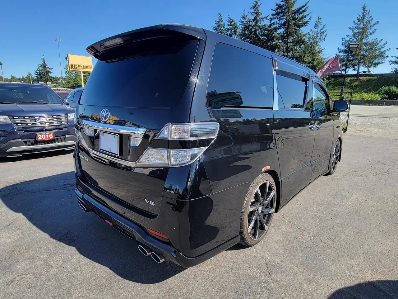 Toyota Alphard снимка Toyota Alphard