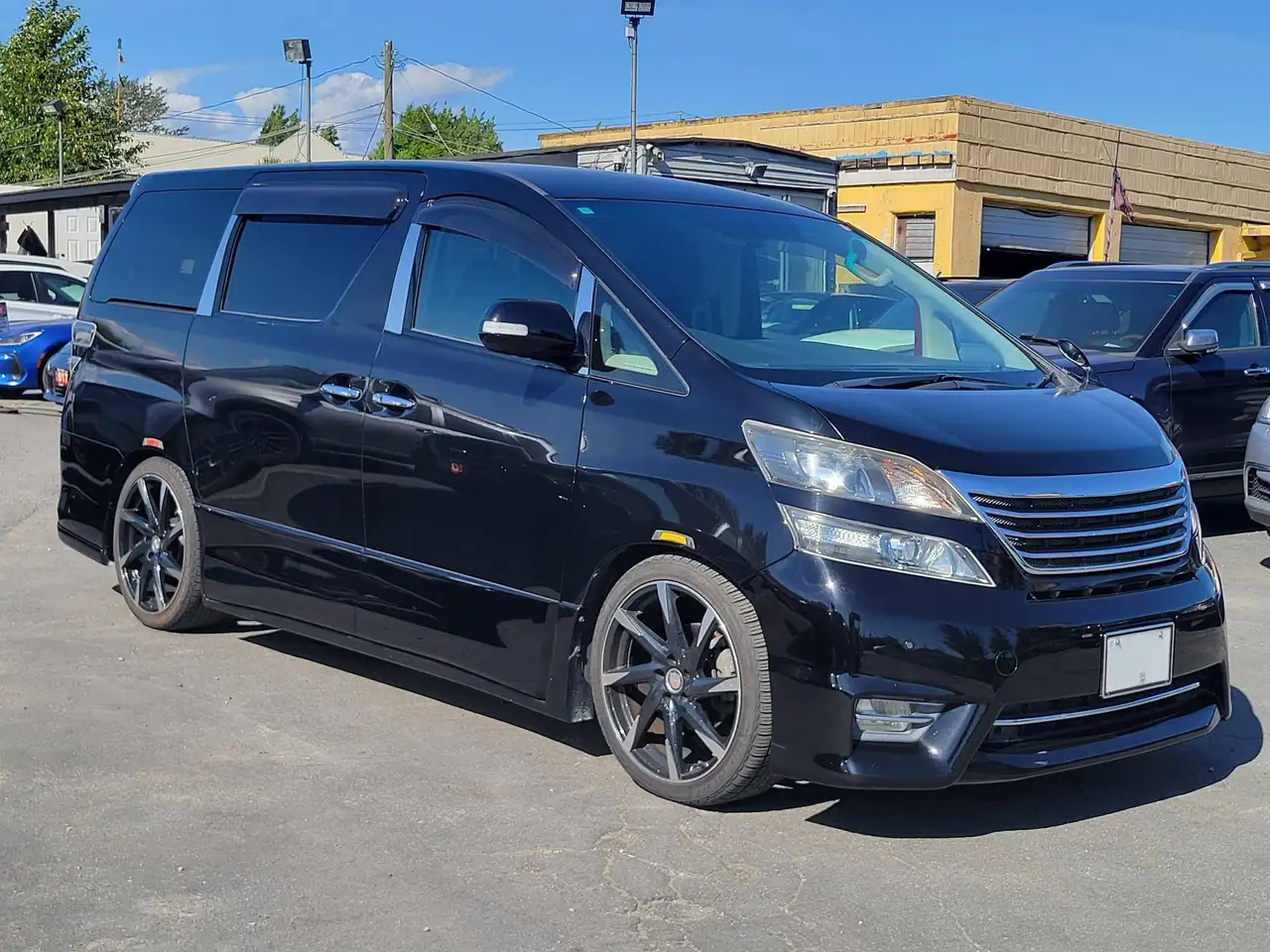 Toyota Alphard снимка Toyota Alphard
