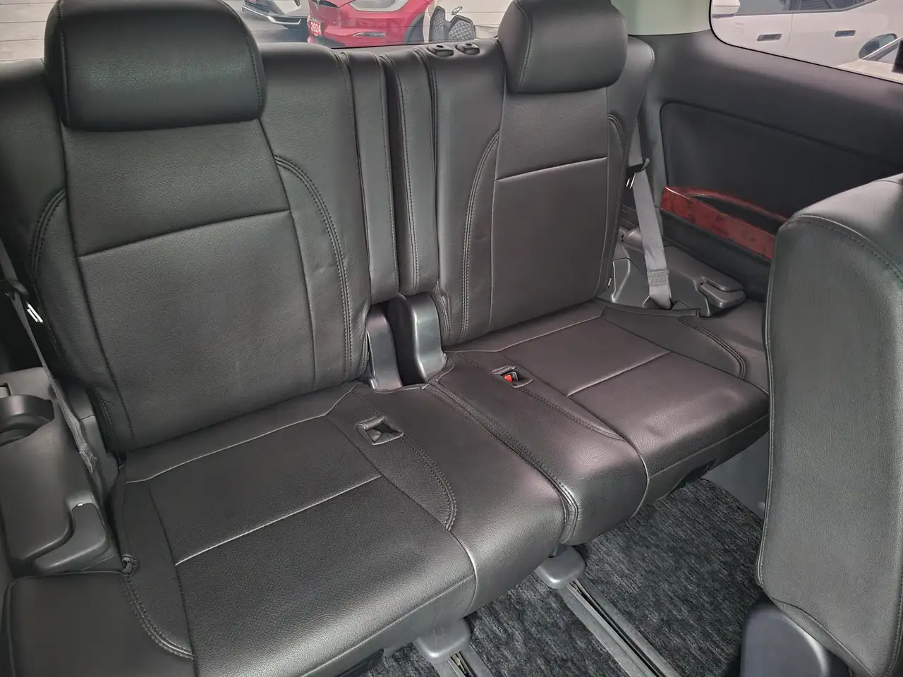 Toyota Alphard снимка Toyota Alphard