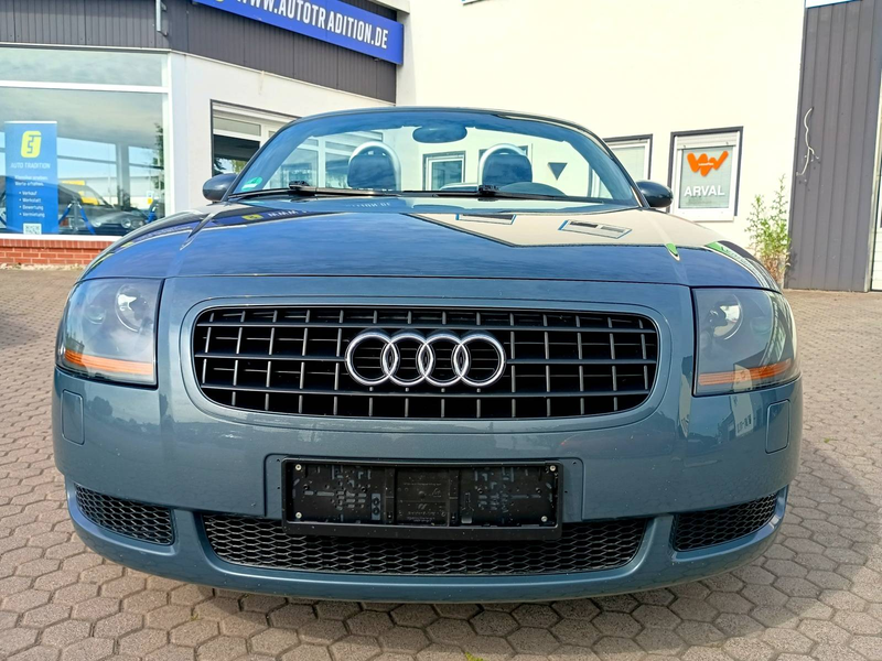 Audi TT 1.8 T Roadster im außergewöhnlichen Pflegezustand Xenon Bose Scheckheft — photo 2