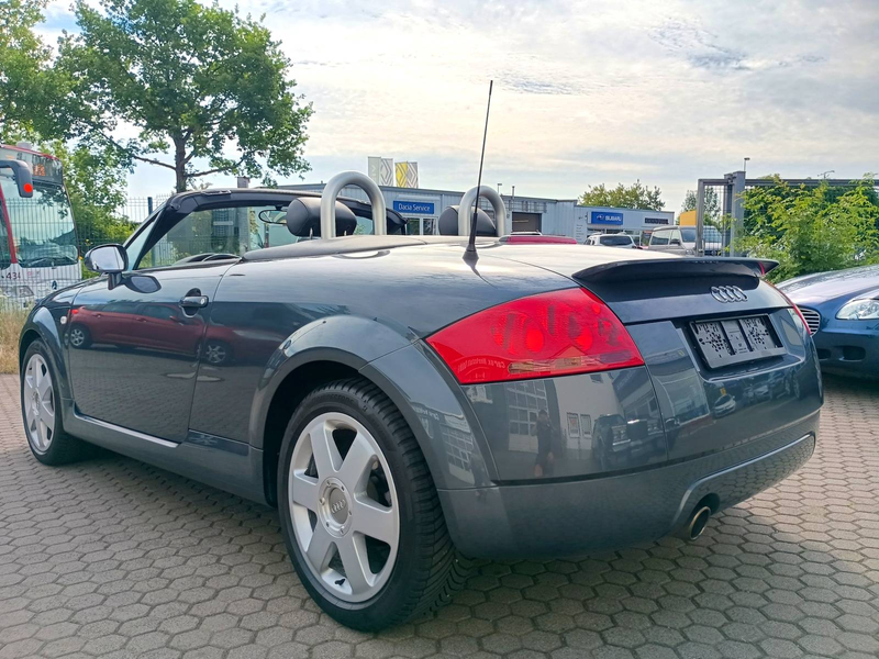 Audi TT 1.8 T Roadster im außergewöhnlichen Pflegezustand Xenon Bose Scheckheft — photo 6