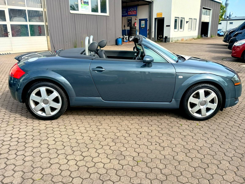 Audi TT 1.8 T Roadster im außergewöhnlichen Pflegezustand Xenon Bose Scheckheft — photo 8