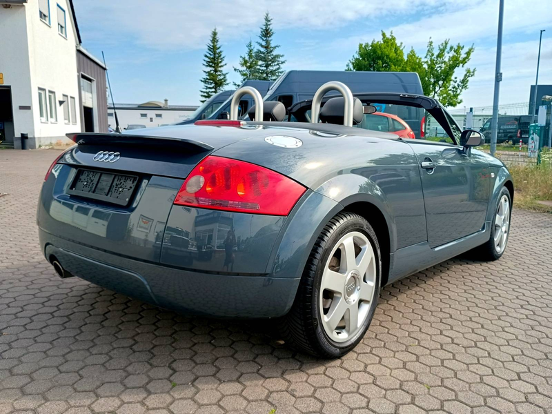 Audi TT 1.8 T Roadster im außergewöhnlichen Pflegezustand Xenon Bose Scheckheft — photo 4