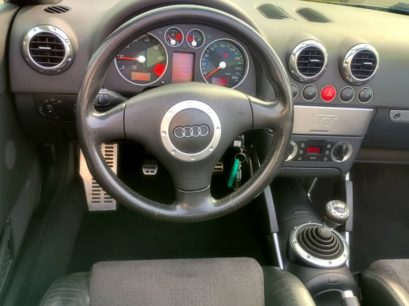 Audi TT 1.8 T Roadster im außergewöhnlichen Pflegezustand Xenon Bose Scheckheft — photo 15