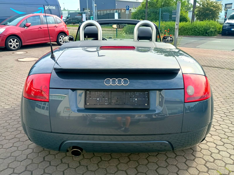 Audi TT 1.8 T Roadster im außergewöhnlichen Pflegezustand Xenon Bose Scheckheft — photo 5