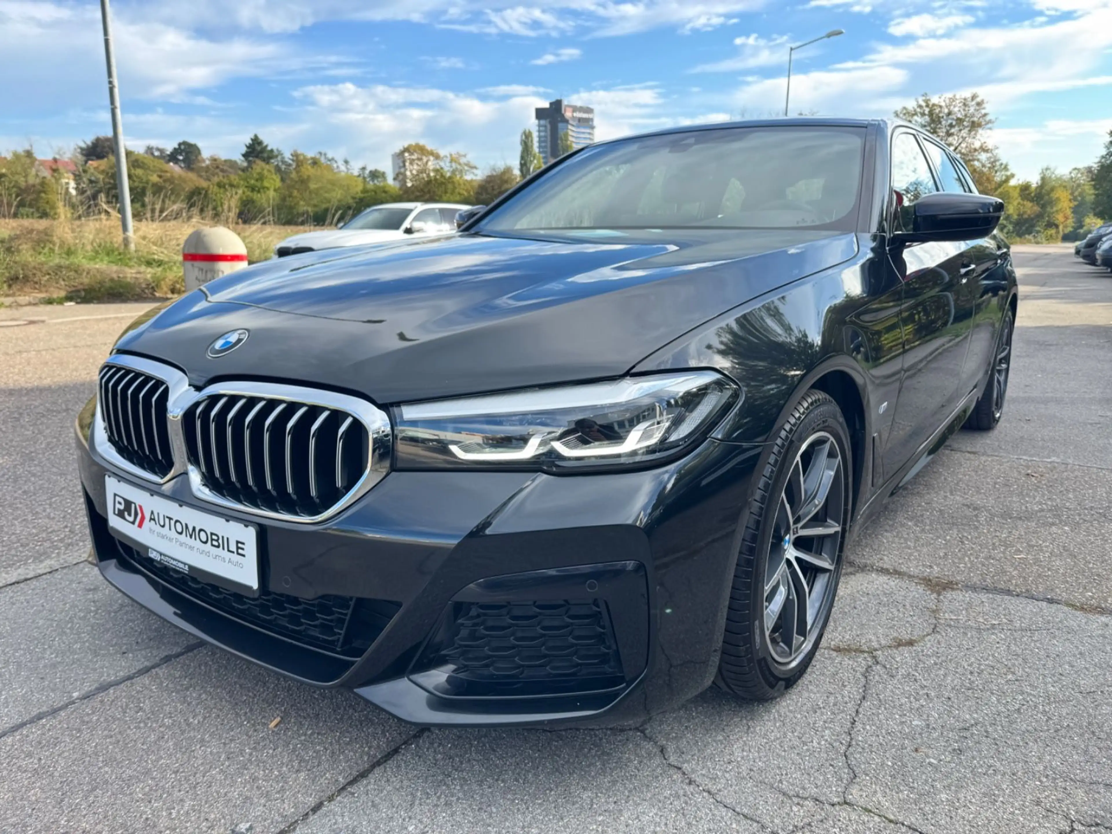 BMW 520 d Touring M Sport Navi LED Ambiente AHK 1.H — photo 2