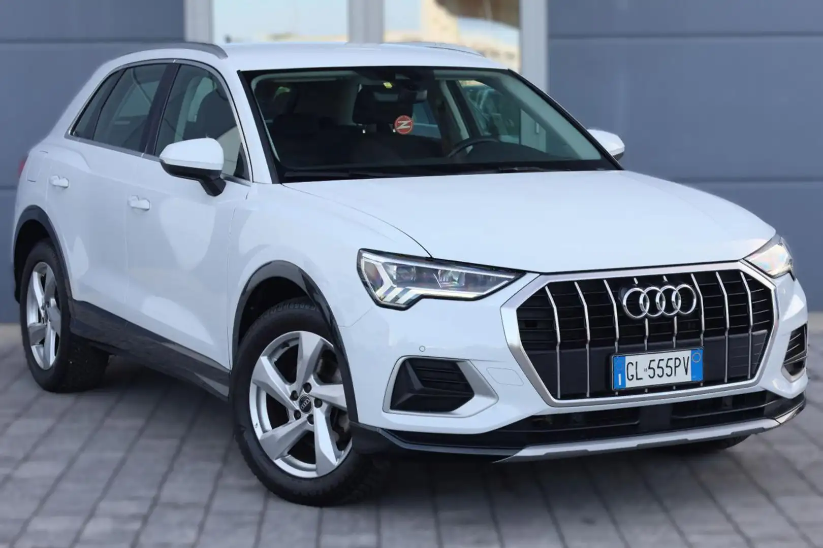 Audi Q3 35 TDI S tronic Business Advanced Weiß - 1