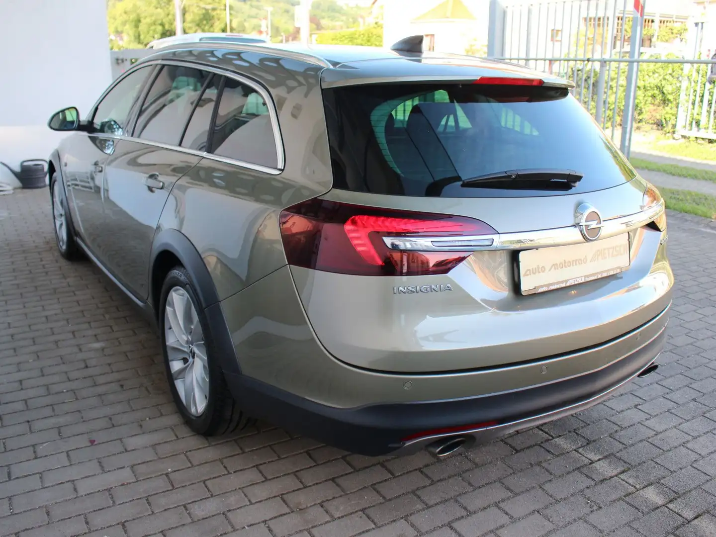 Opel Insignia Country Tourer 1.6 SIDI AHK Navi SHZ ZV Beige - 2