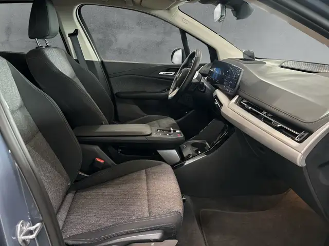 BMW 2 Series view 11