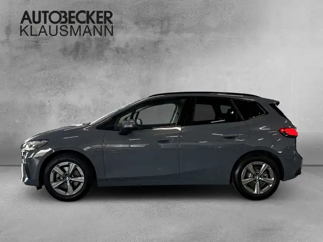 BMW 2 Series view 3