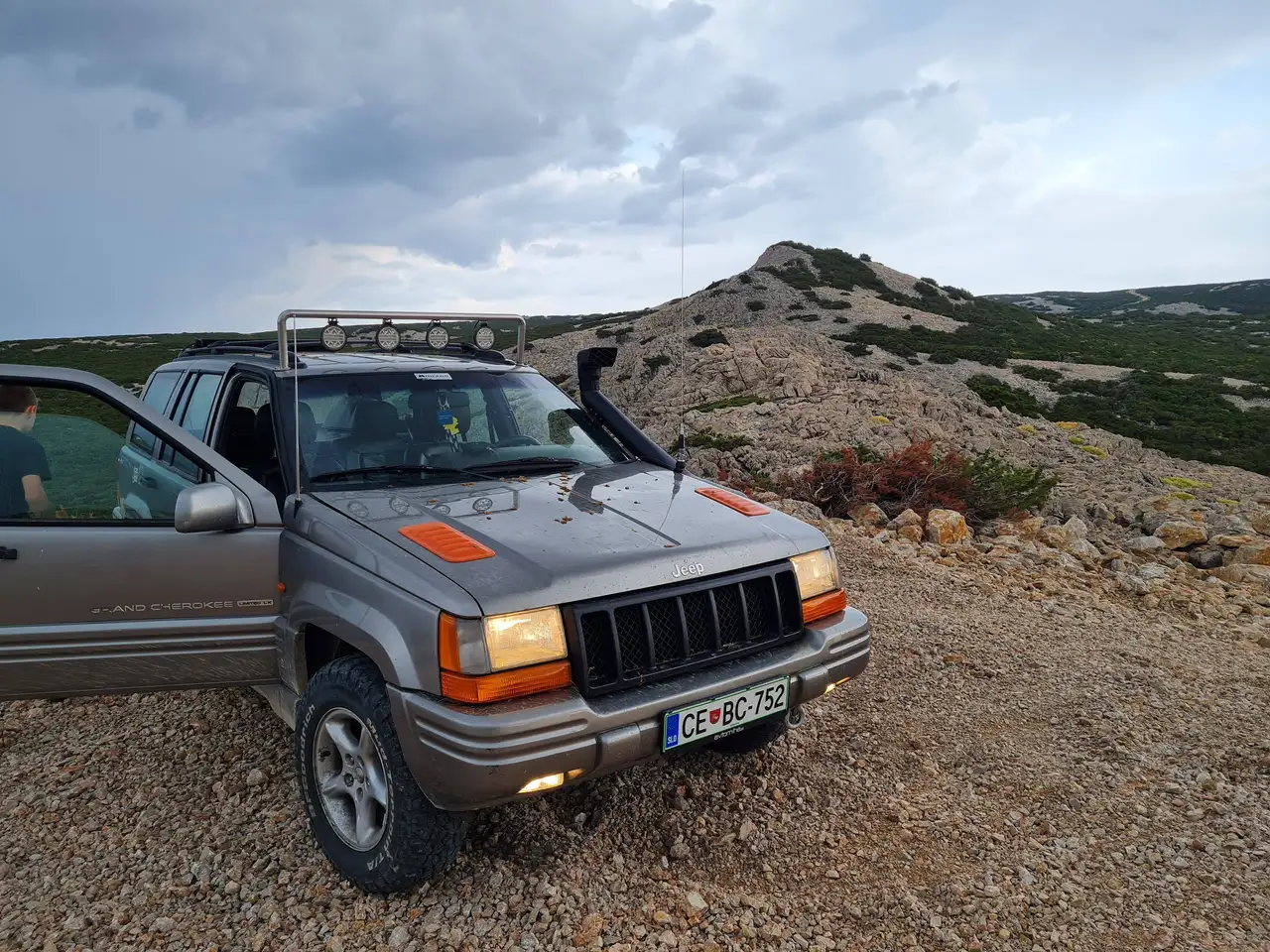 Jeep Grand Cherokee 5,9 Limited LX Aut., foto 3