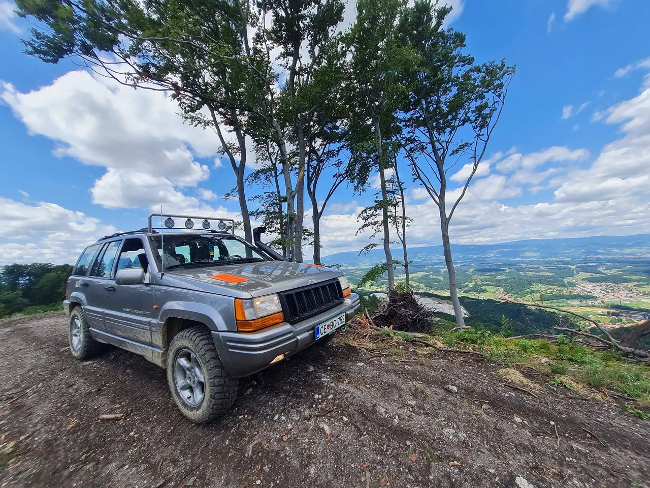 Jeep Grand Cherokee 5,9 Limited LX Aut., foto 2