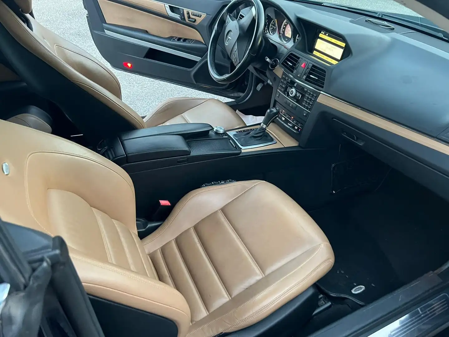 Mercedes-Benz E 250 E 250 CDI Coupé BlueEFFICIENCY Avantgarde Blau - 2