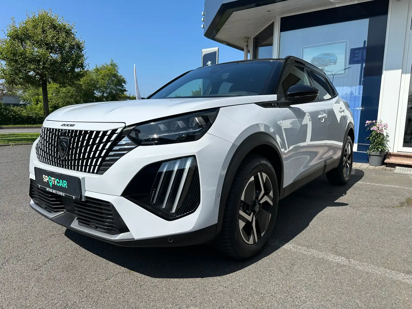 Peugeot 2008 GT Puretech 130 EAT8 Weiß - 1