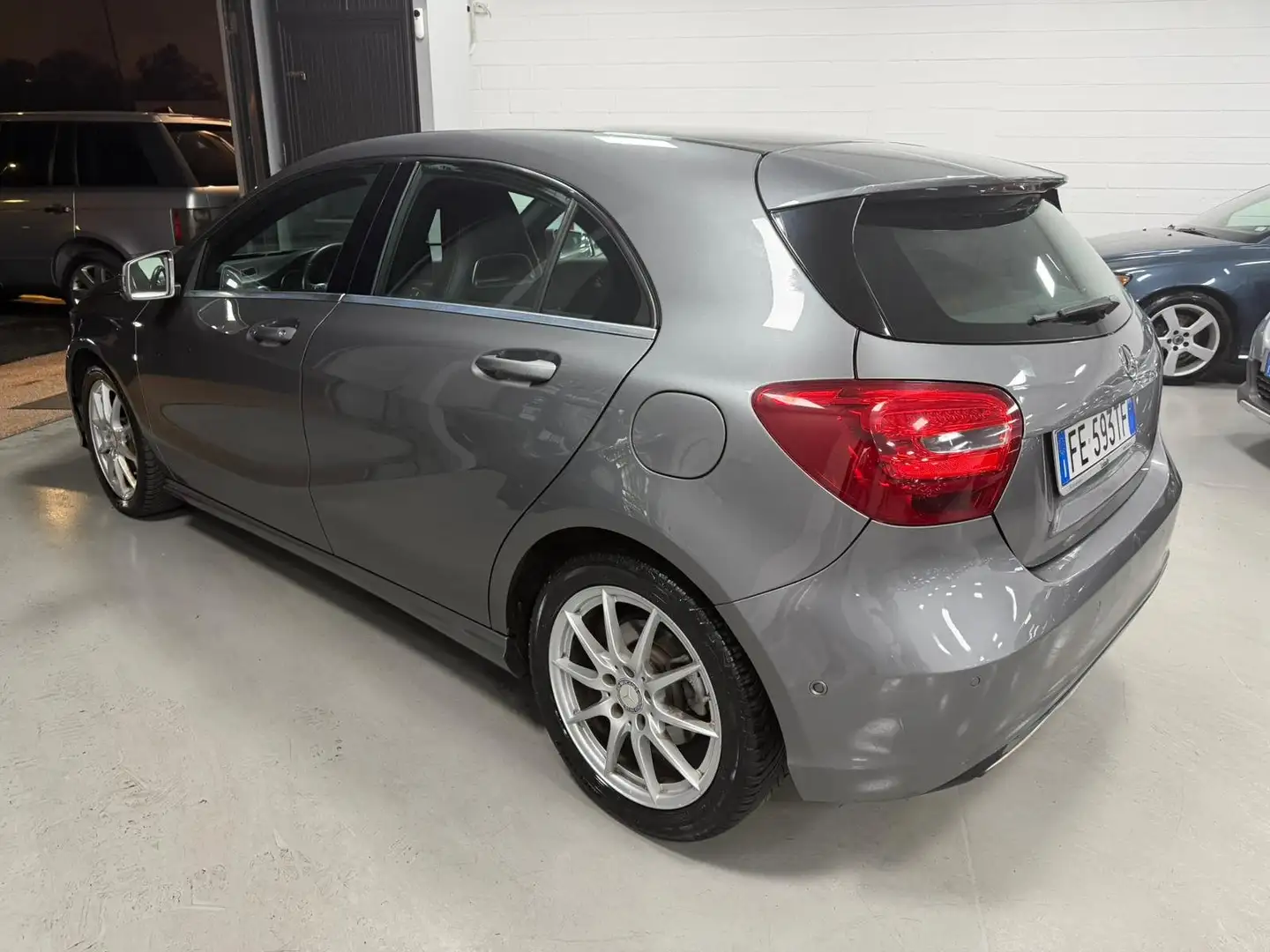 Mercedes-Benz A 180 Classe A - W176 Premium E6 Grau - 2