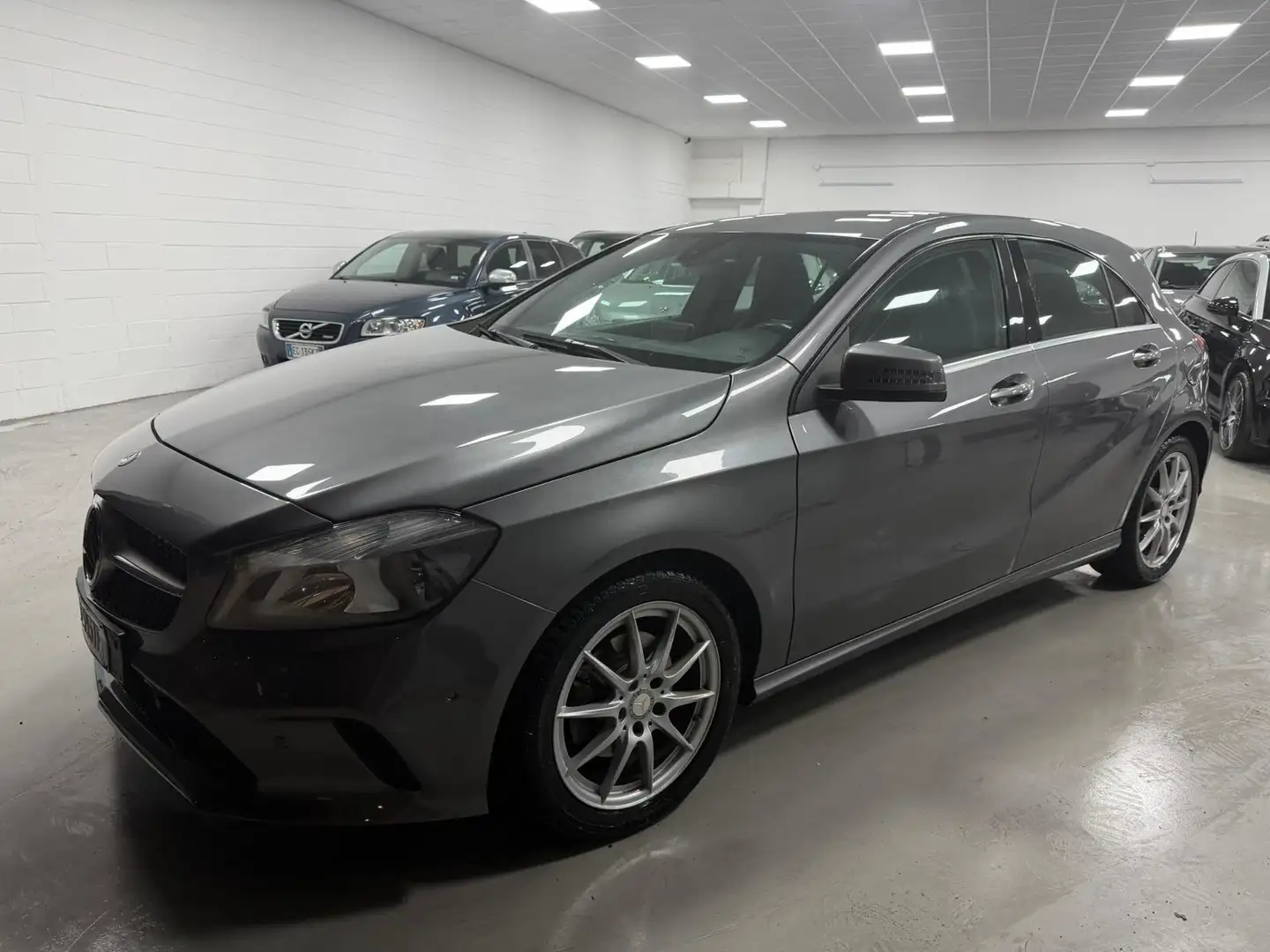Mercedes-Benz A 180 Classe A - W176 Premium E6 Grau - 1
