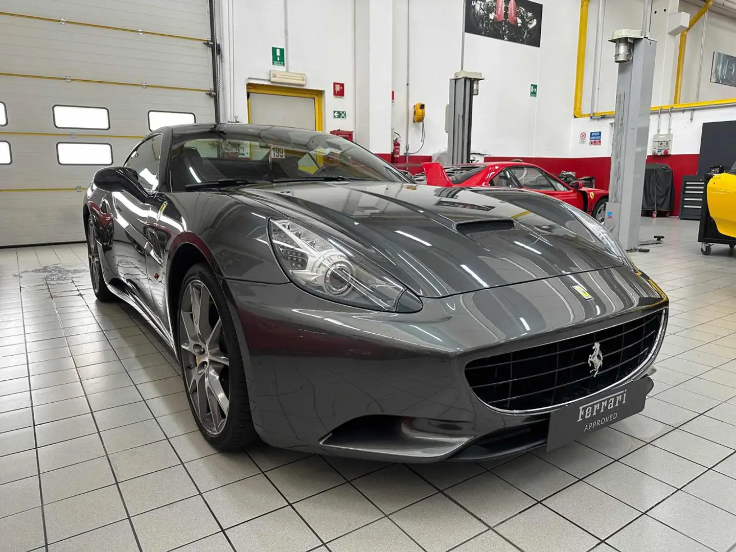Ferrari California DCT Grijs - 2