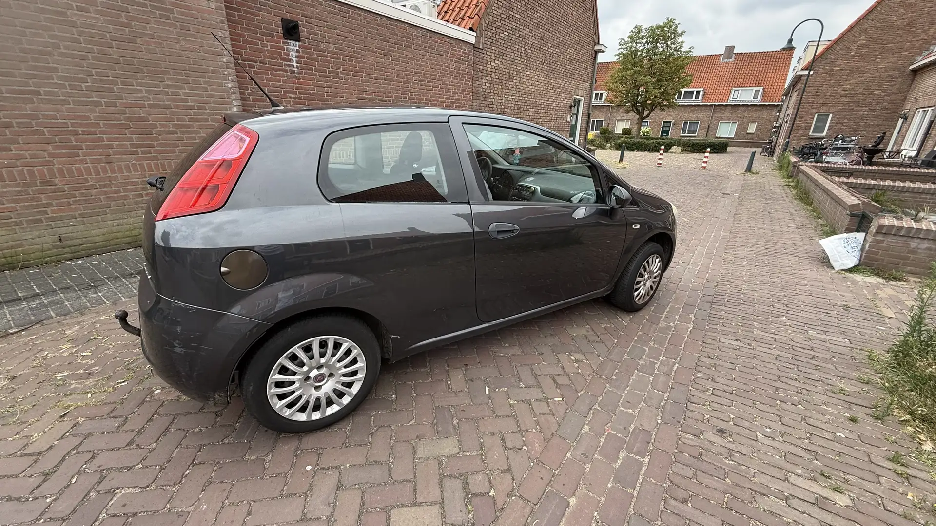 Fiat Punto 1.2 Actual Grijs - 1