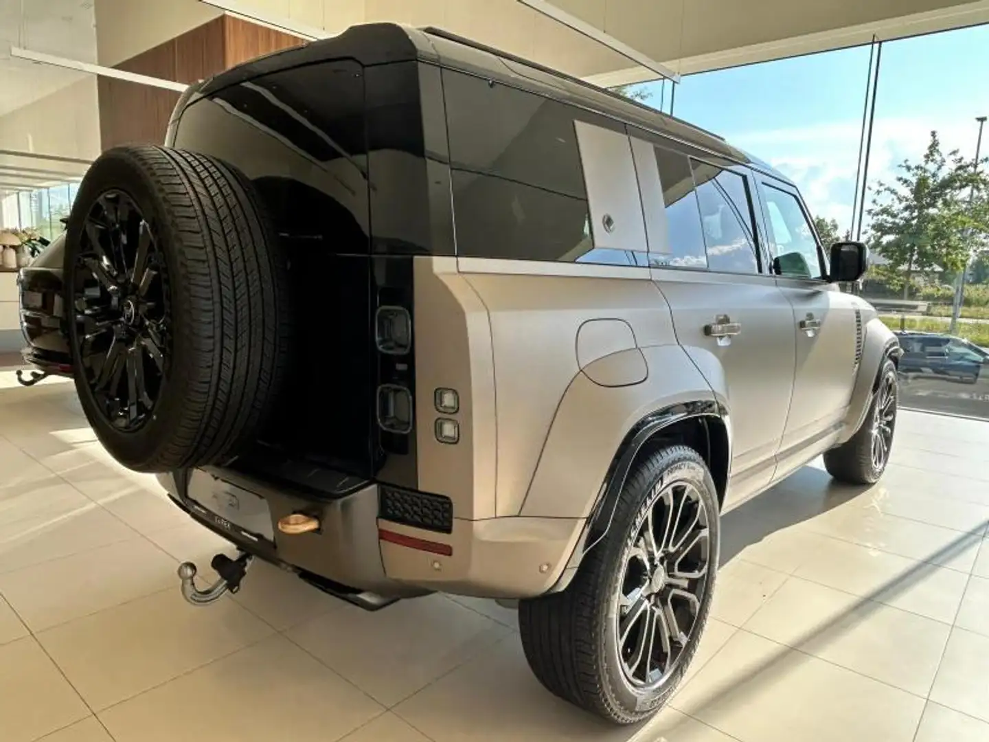 Land Rover Defender 110 P635 OCTA AWD Auto. 25.5MY - 2