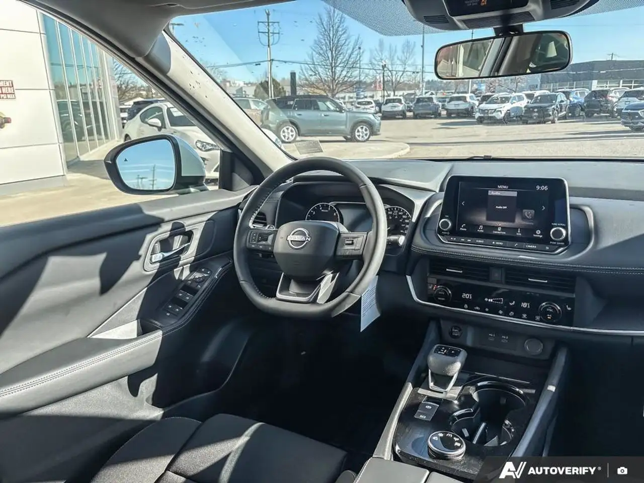 Nissan Rogue снимка Nissan Rogue