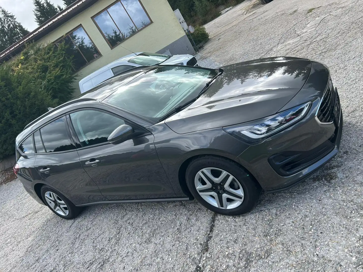 Ford Focus Cool&Connect Kombi, Winterpaket, Rückfahrkamera Silber - 1