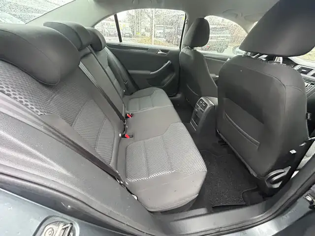 Volkswagen Jetta view 20