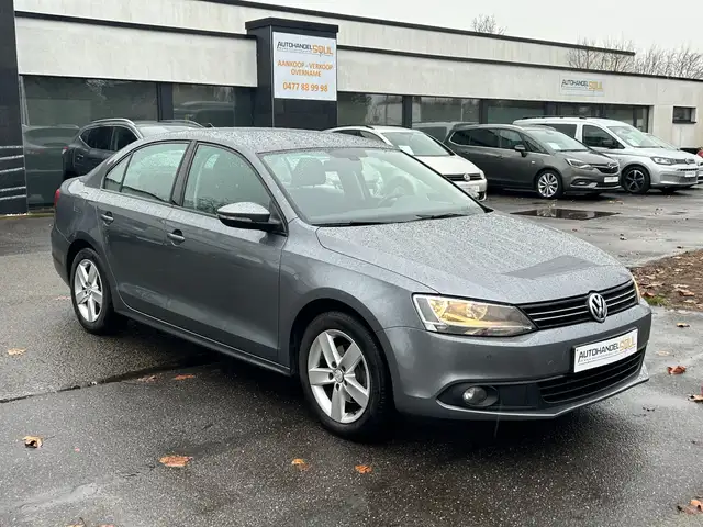 Volkswagen Jetta view 2