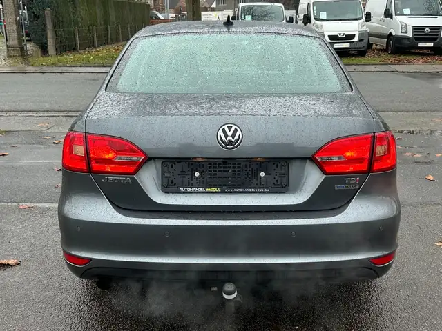 Volkswagen Jetta view 5