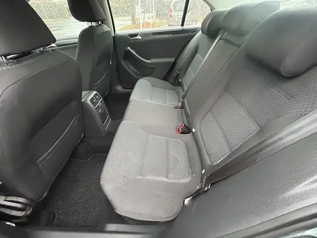 Volkswagen Jetta view 16