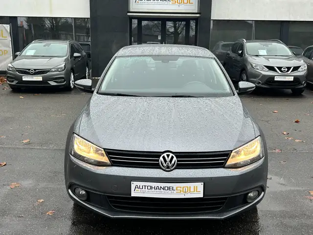 Volkswagen Jetta view 6