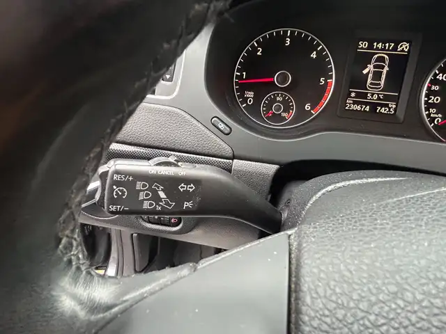 Volkswagen Jetta view 9