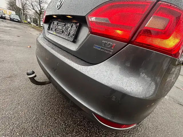 Volkswagen Jetta view 17
