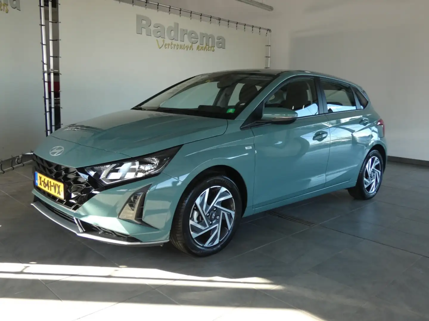 Hyundai i20 1.0 T-GDI Com. Smart buitenkans! nieuwe auto ! Groen - 2