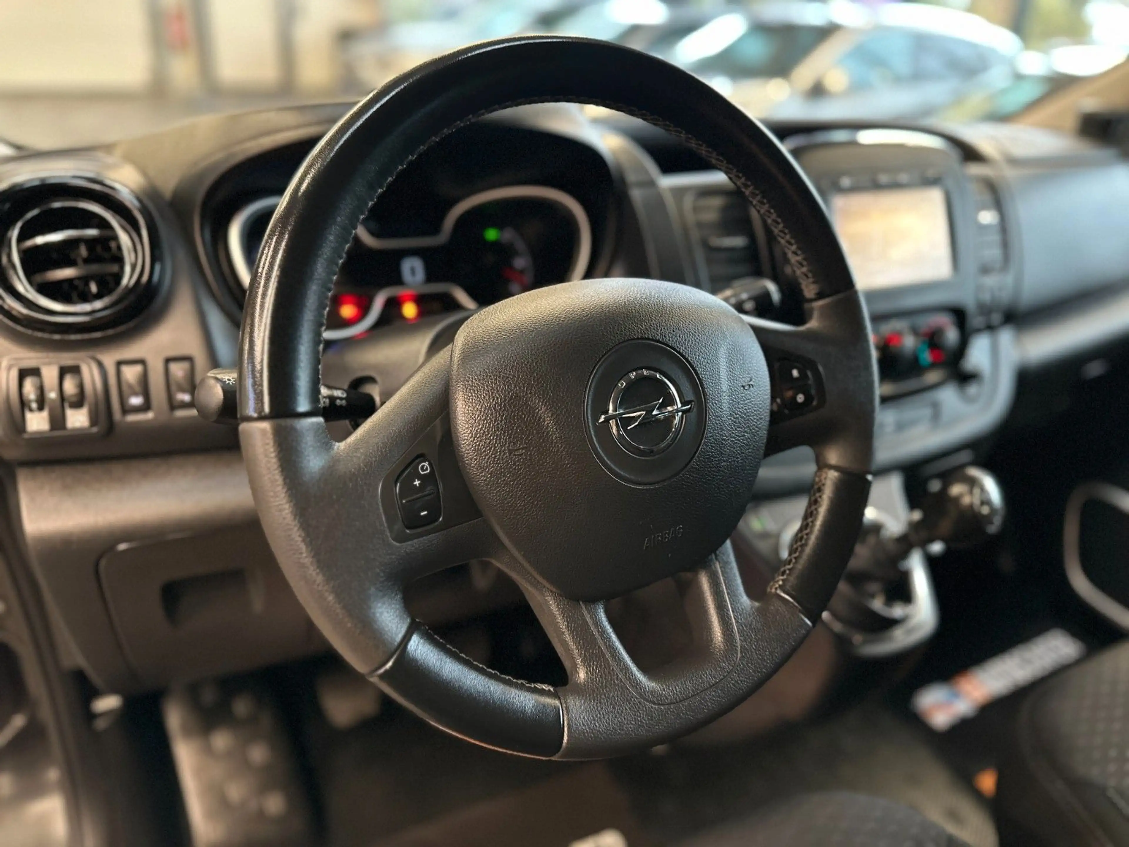 Opel Vivaro *TÜV 08/28*9-SITZER*STHZ*TEMPO*AHK*PDC* — photo 12