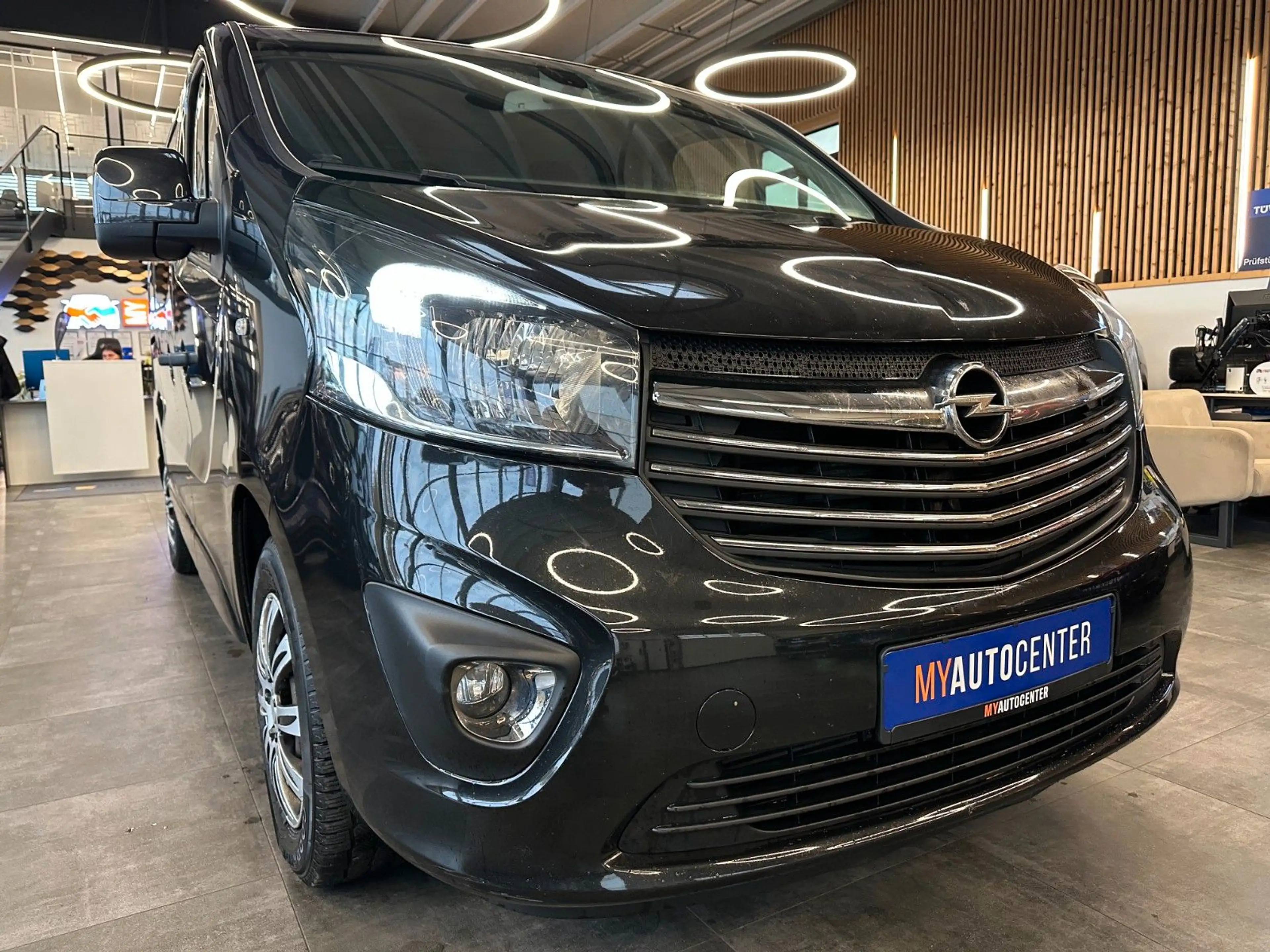 Opel Vivaro *TÜV 08/28*9-SITZER*STHZ*TEMPO*AHK*PDC* — photo 3