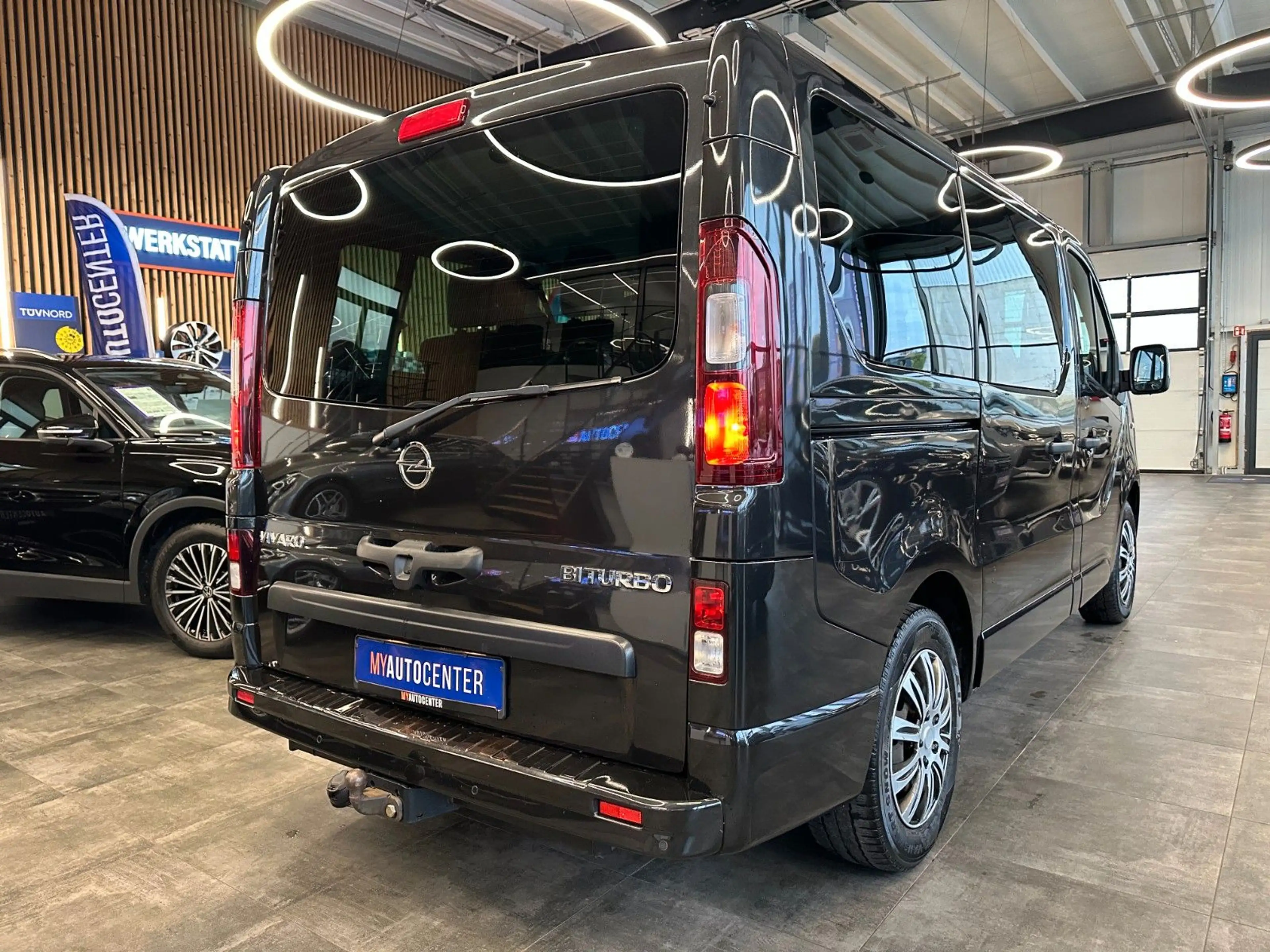 Opel Vivaro *TÜV 08/28*9-SITZER*STHZ*TEMPO*AHK*PDC* — photo 2