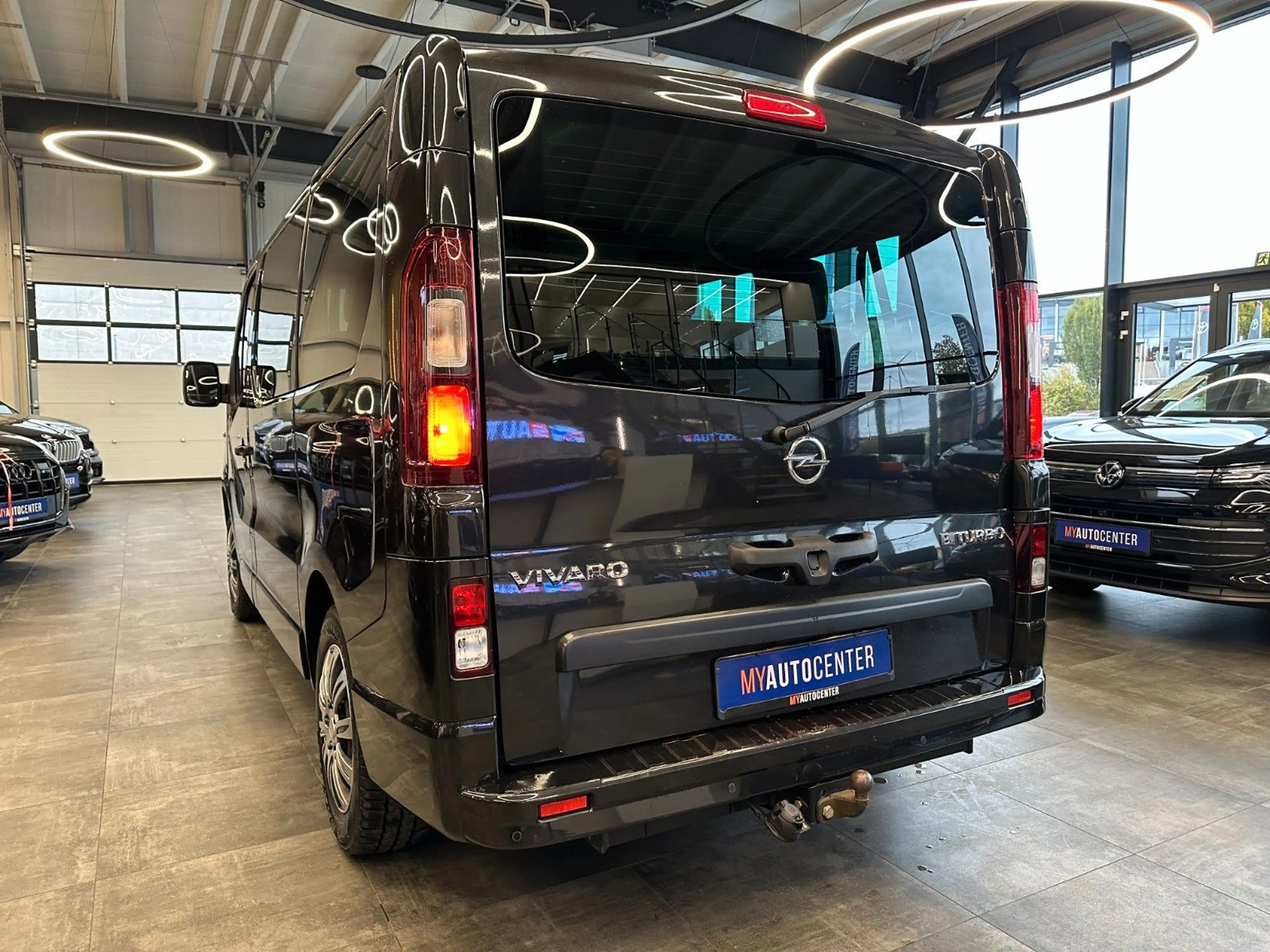 Opel Vivaro *TÜV 08/28*9-SITZER*STHZ*TEMPO*AHK*PDC* — photo 5