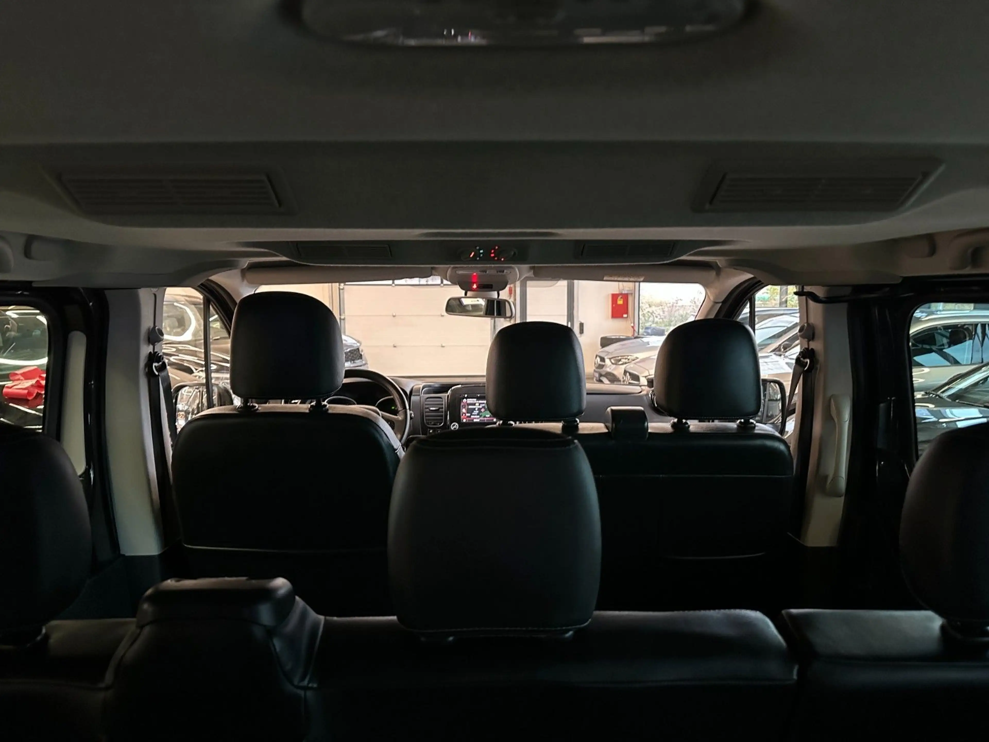 Opel Vivaro *TÜV 08/28*9-SITZER*STHZ*TEMPO*AHK*PDC* — photo 7