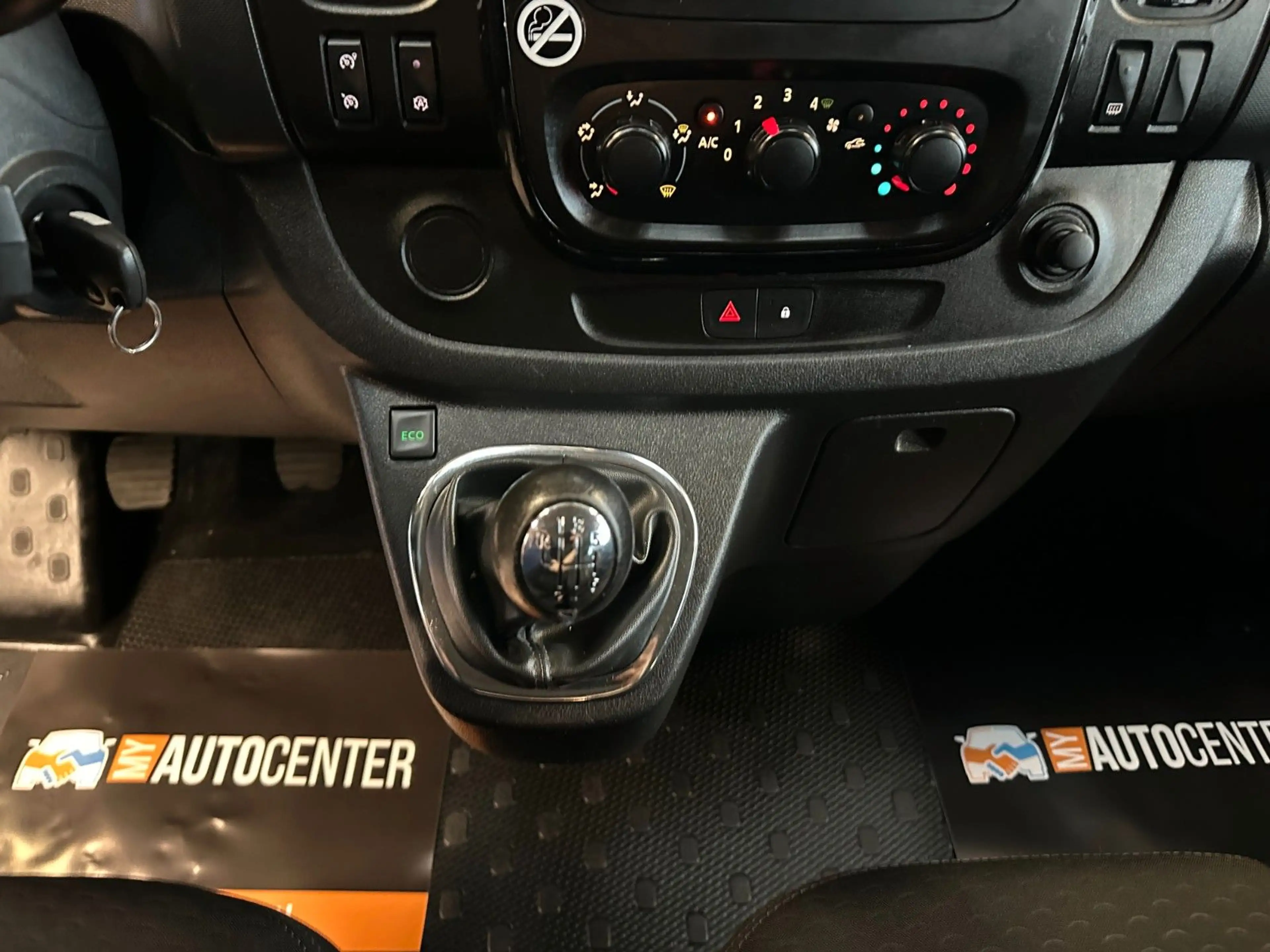 Opel Vivaro *TÜV 08/28*9-SITZER*STHZ*TEMPO*AHK*PDC* — photo 11