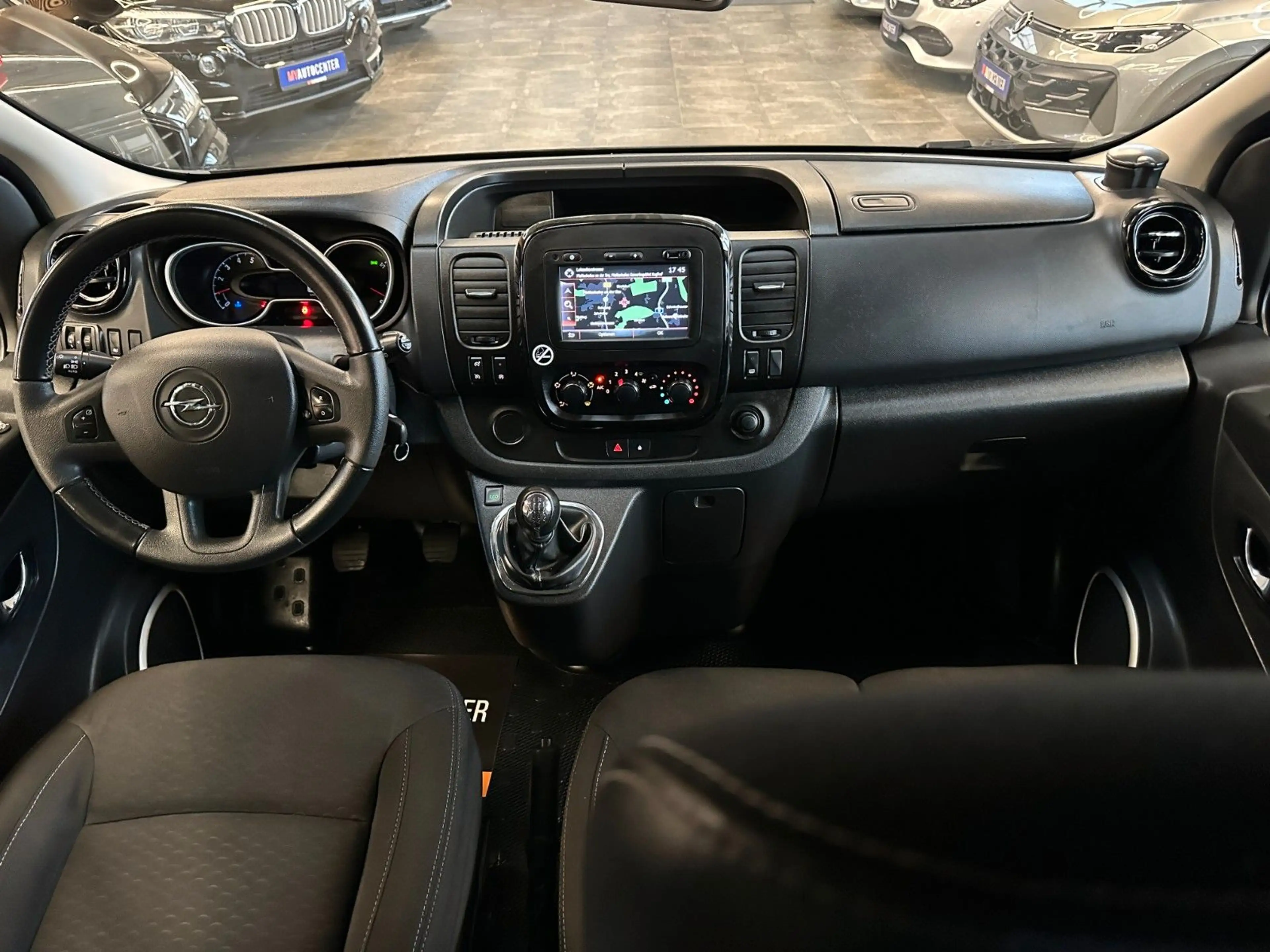 Opel Vivaro *TÜV 08/28*9-SITZER*STHZ*TEMPO*AHK*PDC* — photo 8
