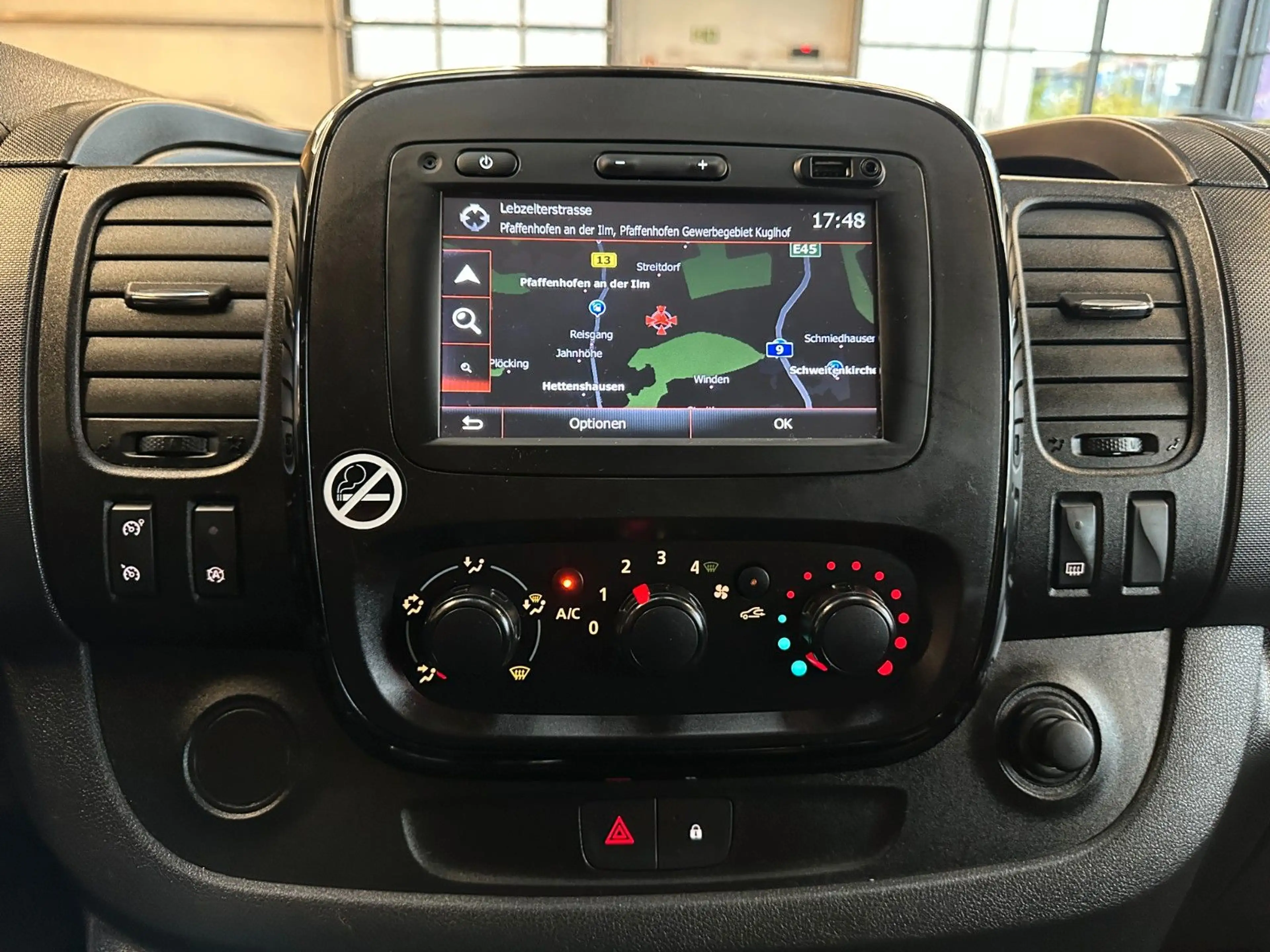 Opel Vivaro *TÜV 08/28*9-SITZER*STHZ*TEMPO*AHK*PDC* — photo 15