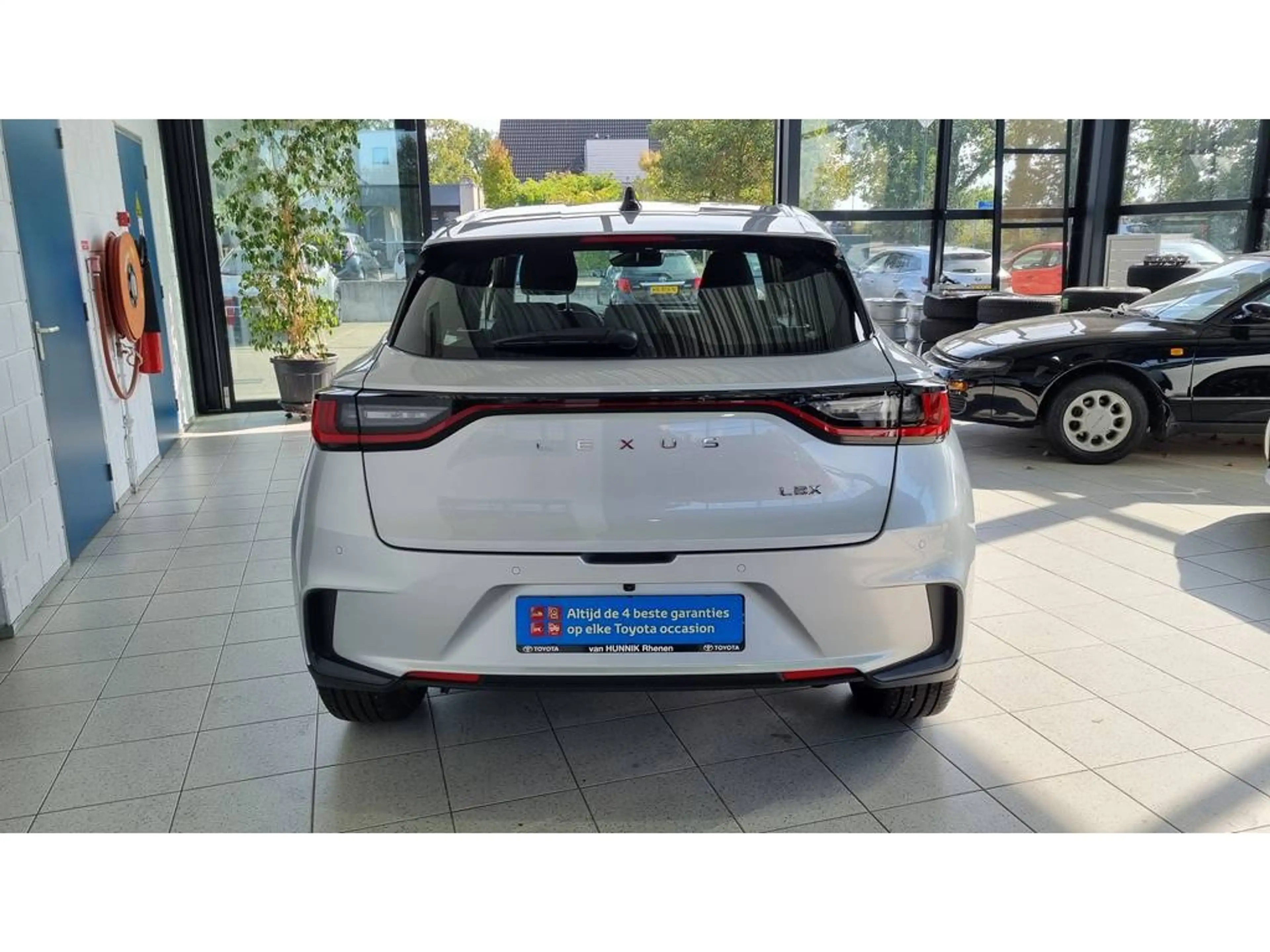 Lexus LBX 1.5 2WD | Dodehoek | Parksens V+A | Stoel en stuur — photo 3