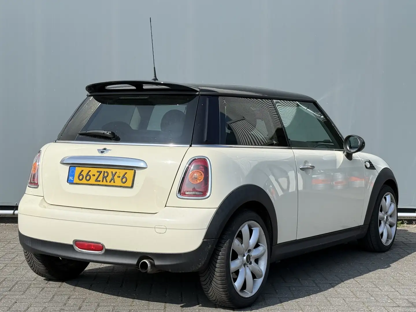 MINI Cooper Mini BWJ 2009 1.6 120 PK STUURBEKR. / AIRCO / PANO Blanc - 2