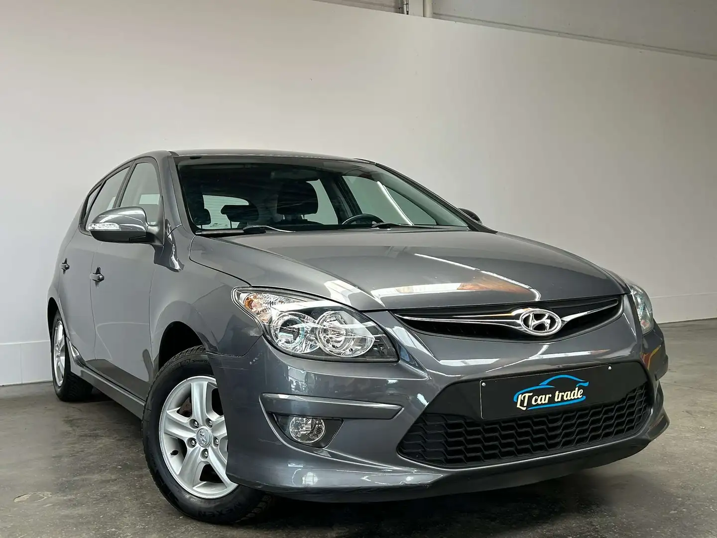 Hyundai i30 1.4 Edition* Autom Airco* Cruise contole* Garantie Gris - 1